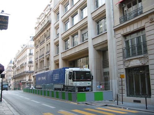 Chargement camion rue Peletier Paris